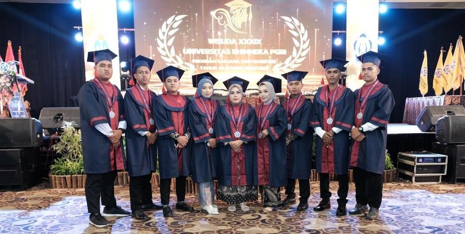 wisuda pertama